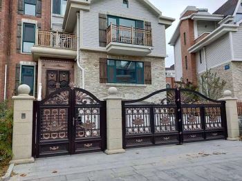 別墅鋁藝大門是否能與環境相適應